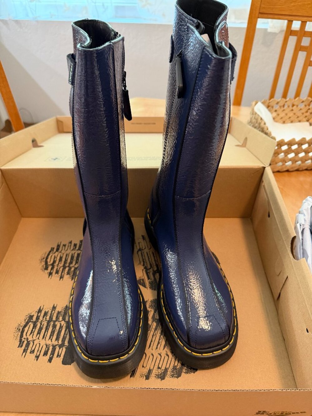 Dr. Martens Air Wair Buss HI, Midnight Blue Distressed Paten, US 8, Neverworn